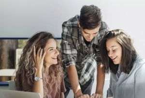 Studiu Nestle: Profesori, asistenţi sociali sau funcţionari reprezintă principalul profil vocaţional al adolescenţilor din România